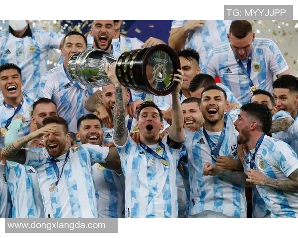 足球大师贝肯鲍尔在比赛中意外遭遇吃人事件引发热议